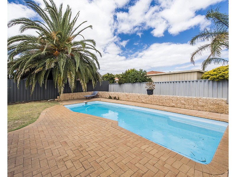 13 Claret Grove, Eaton WA 6232