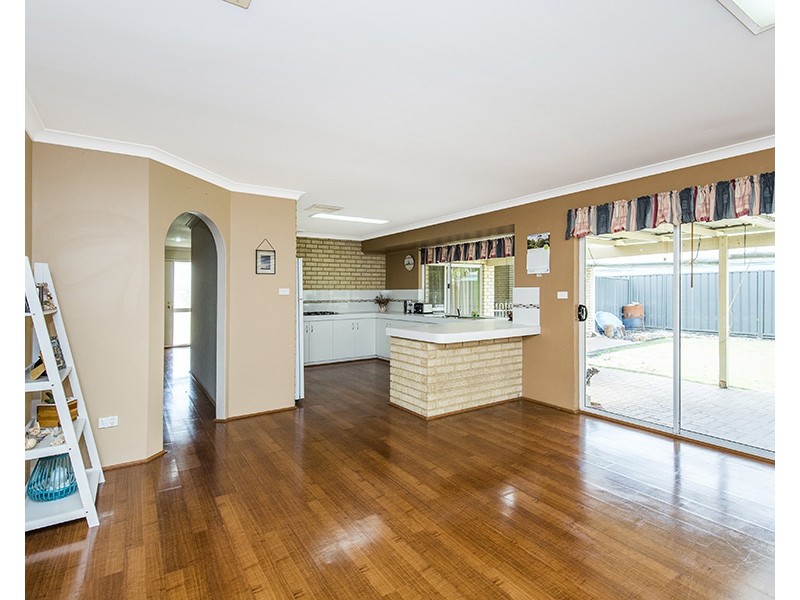 13 Claret Grove, Eaton WA 6232