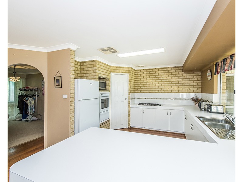 13 Claret Grove, Eaton WA 6232