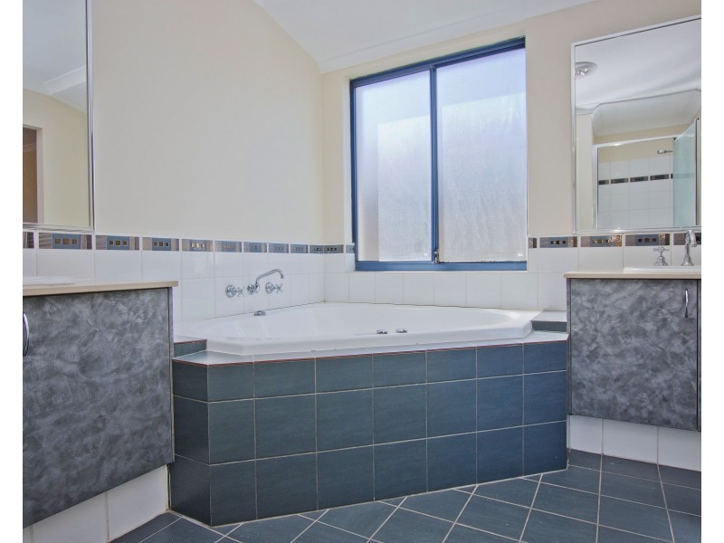 25 Kelston Way, Australind WA 6233