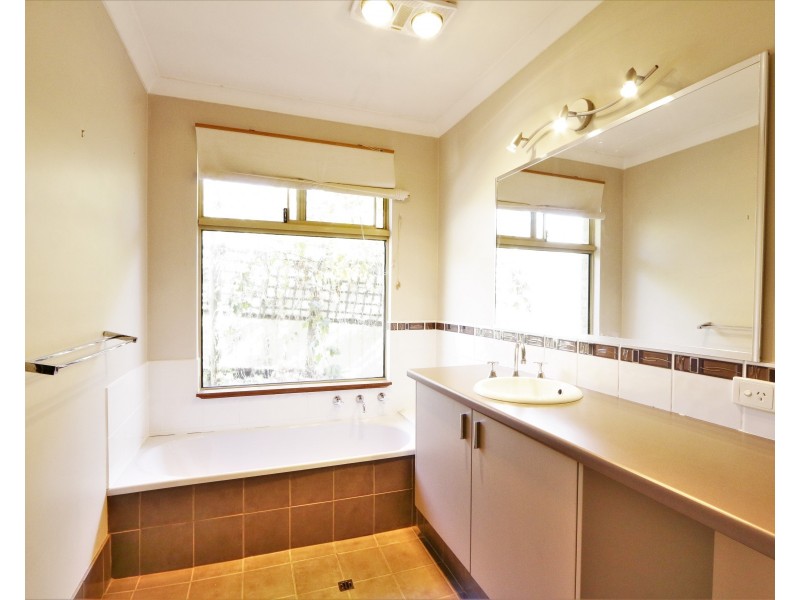 137 Pratt Road, Eaton WA 6232