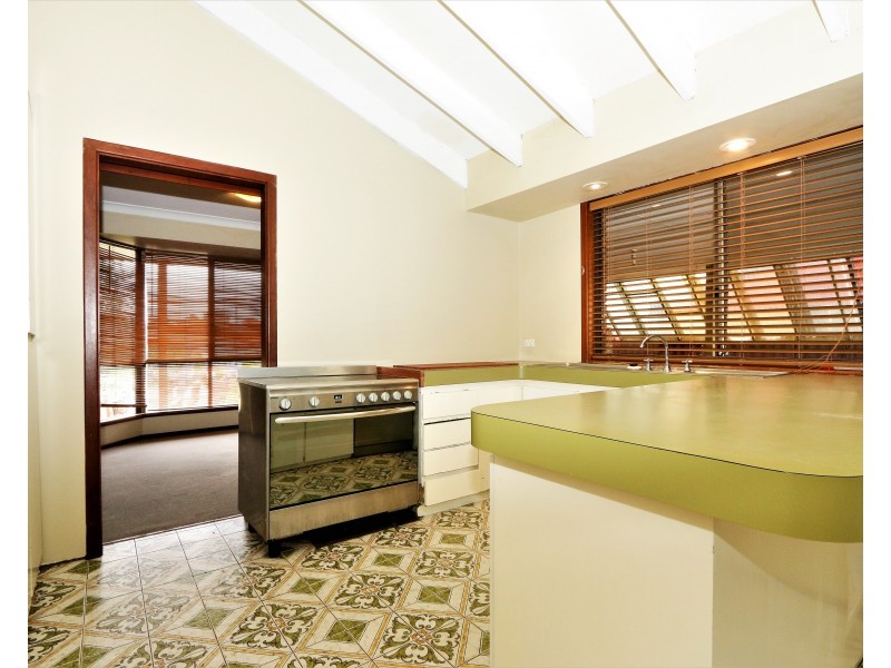 4 Warwick Place, Usher WA 6230