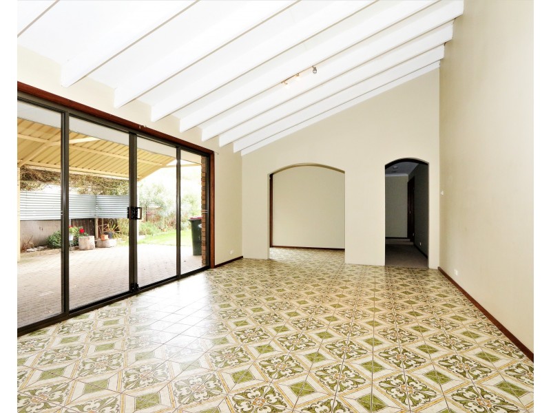 4 Warwick Place, Usher WA 6230