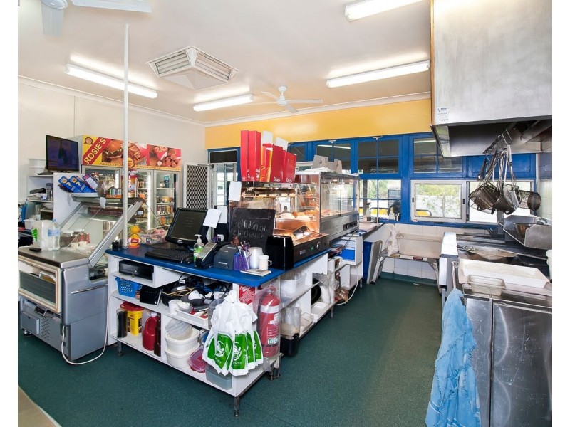 7 Caves Road, Abbey WA 6280