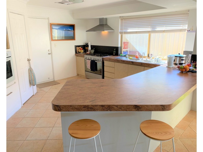 3 Woodside Way, Broadwater WA 6280