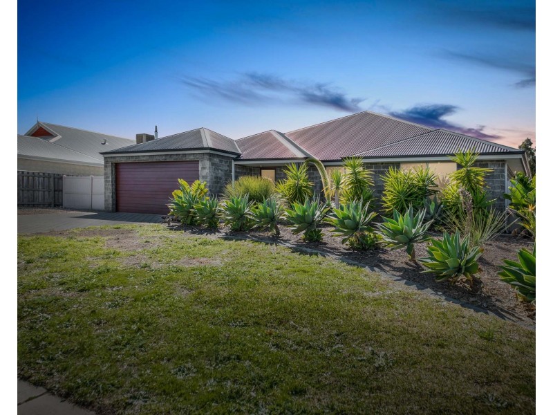 203 Braidwood Drive, Australind WA 6233