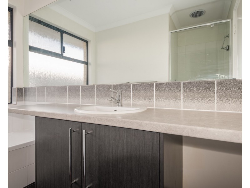 13 Ammolite Way, Australind WA 6233