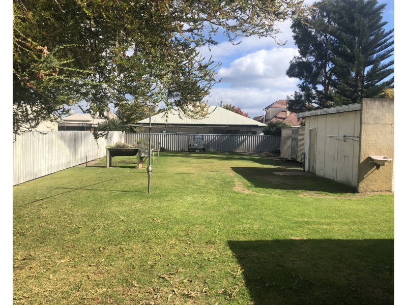 14 Jolliffe Street, Busselton WA 6280