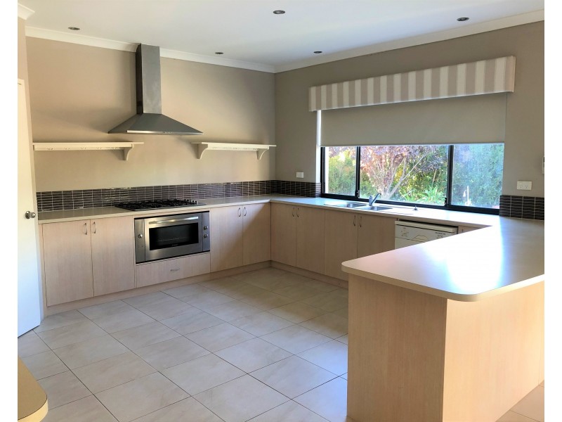 11 Nougat Crescent, Yalyalup WA 6280