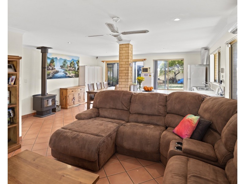 1 Karri Court, Broadwater WA 6280