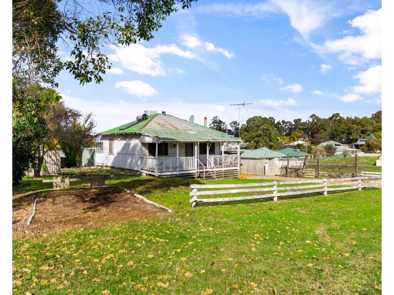 4 Bickerton Street, Collie WA 6225