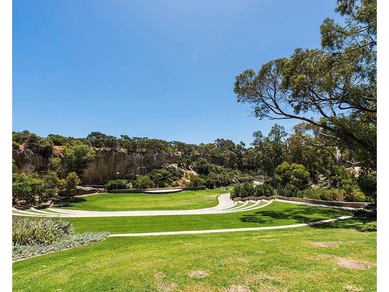 6 Crail Lane, Meadow Springs WA 6210