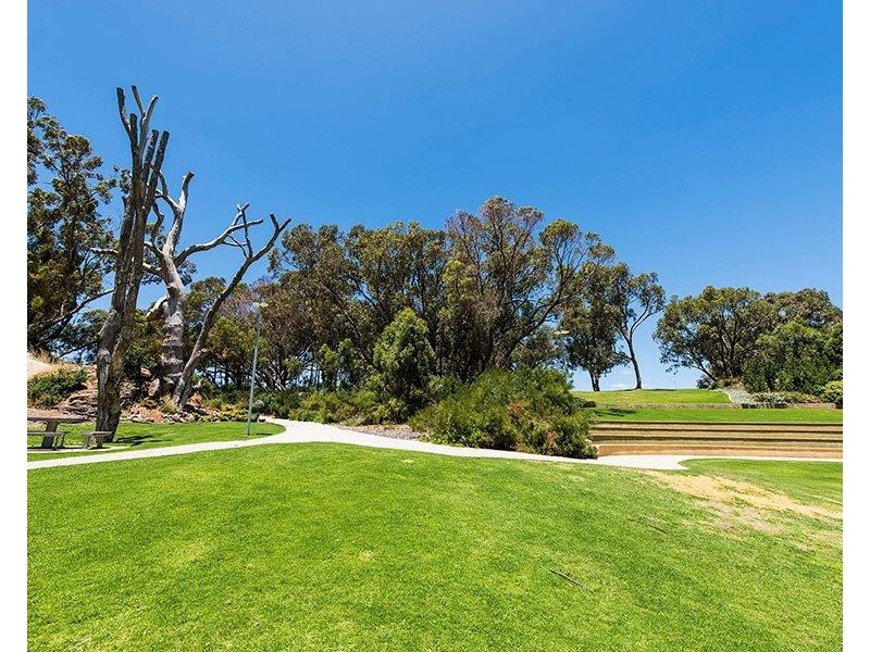 6 Crail Lane, Meadow Springs WA 6210