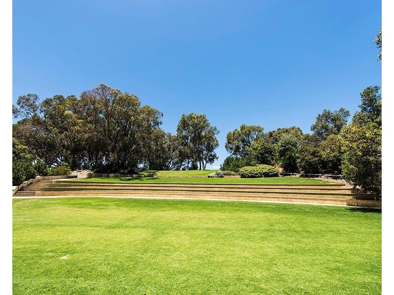 6 Crail Lane, Meadow Springs WA 6210