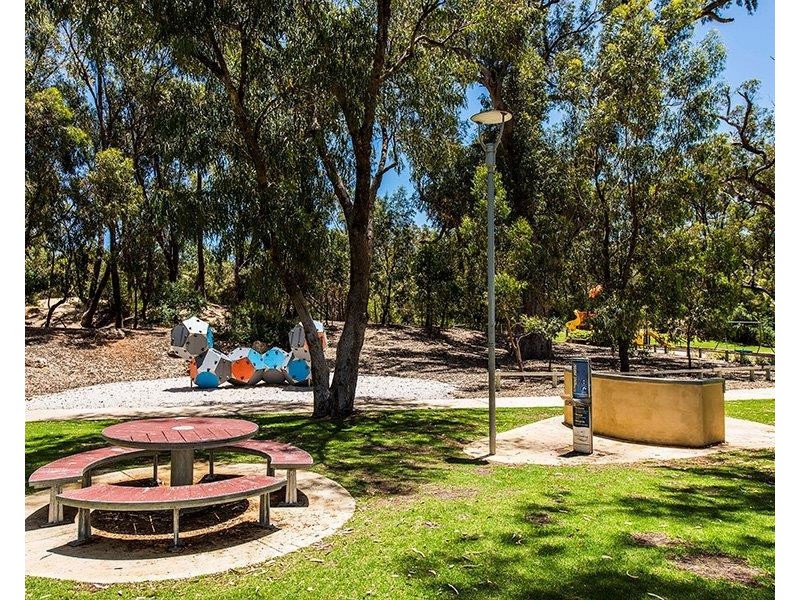 6 Crail Lane, Meadow Springs WA 6210