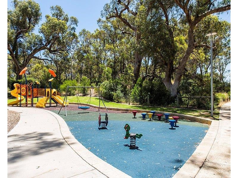 6 Crail Lane, Meadow Springs WA 6210