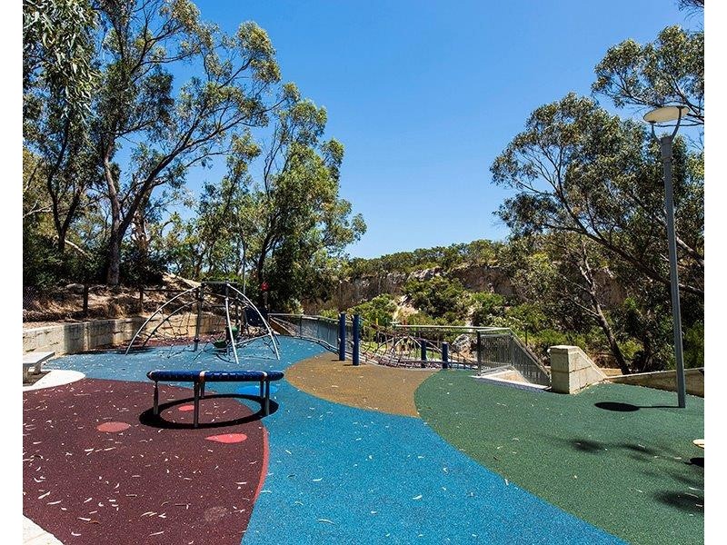 6 Crail Lane, Meadow Springs WA 6210