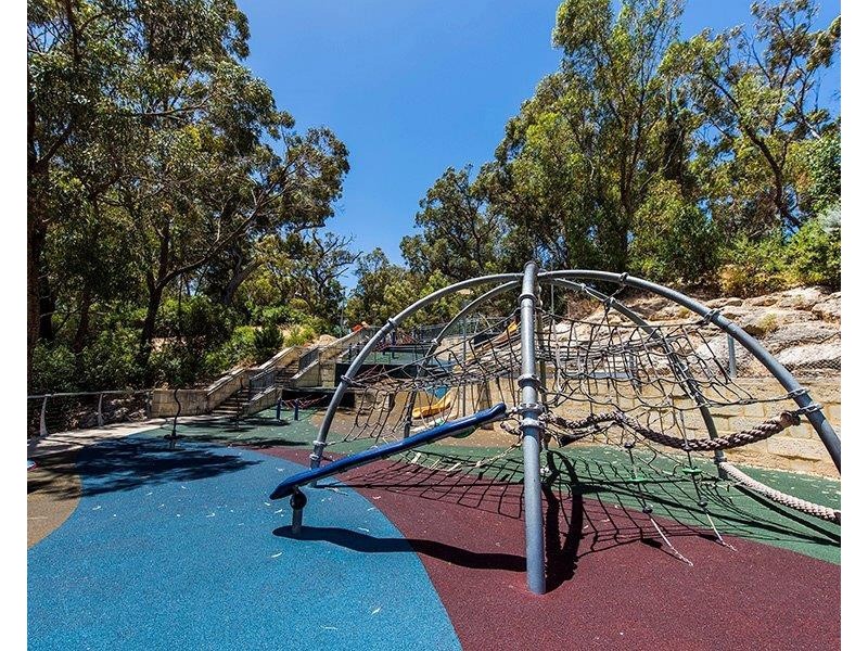 6 Crail Lane, Meadow Springs WA 6210