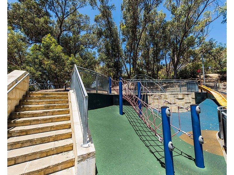 6 Crail Lane, Meadow Springs WA 6210