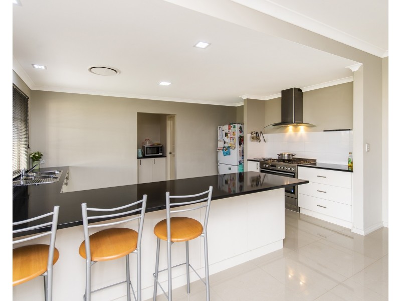 7 Hyandra Court, Millbridge WA 6232