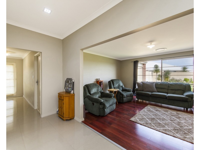 7 Hyandra Court, Millbridge WA 6232