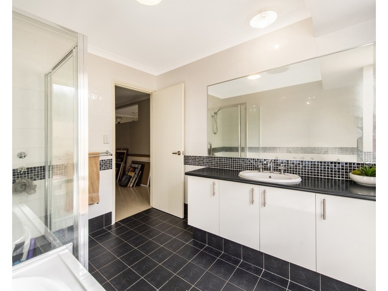 7 Hyandra Court, Millbridge WA 6232