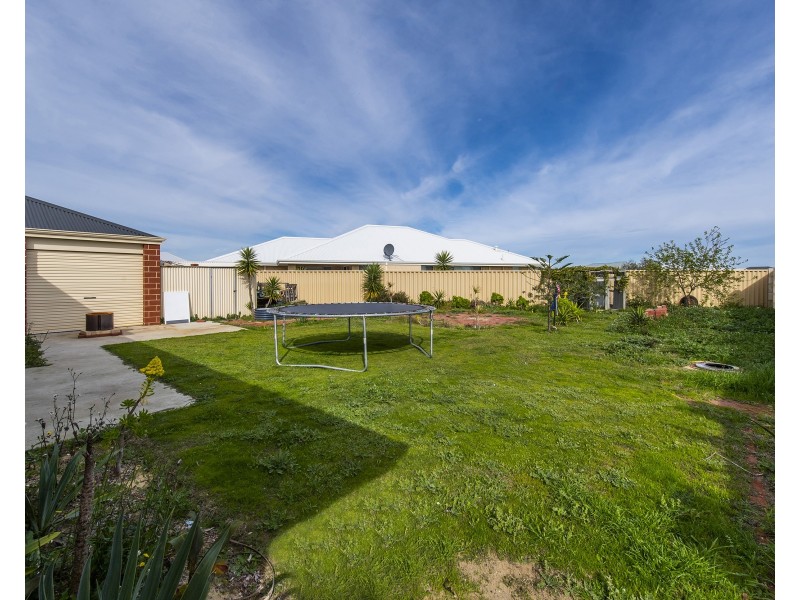 7 Hyandra Court, Millbridge WA 6232