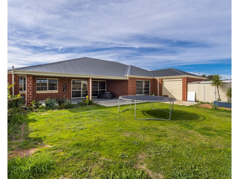 7 Hyandra Court, Millbridge WA 6232