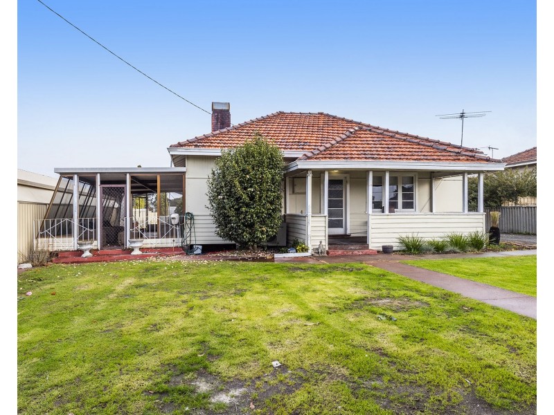 13 Deakin Street, Collie WA 6225
