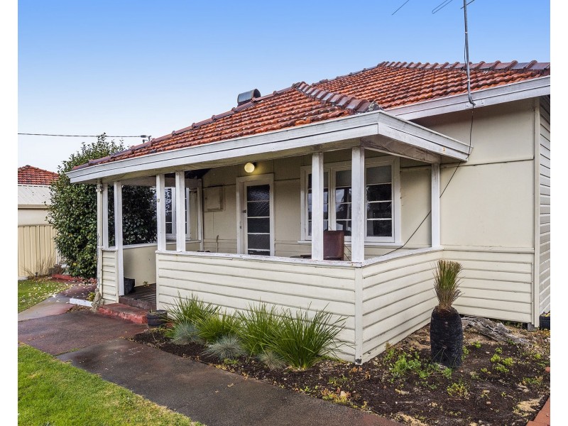 13 Deakin Street, Collie WA 6225