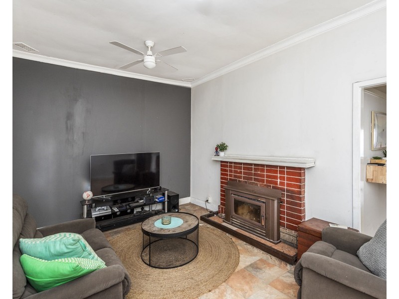 13 Deakin Street, Collie WA 6225