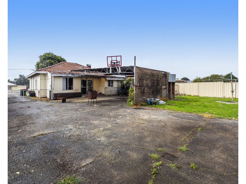13 Deakin Street, Collie WA 6225