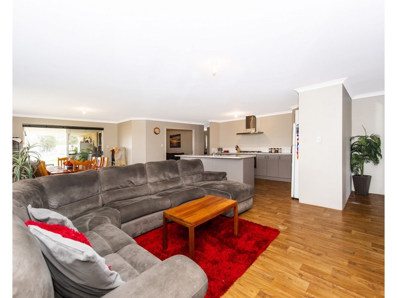 165 Braidwood Drive, Australind WA 6233