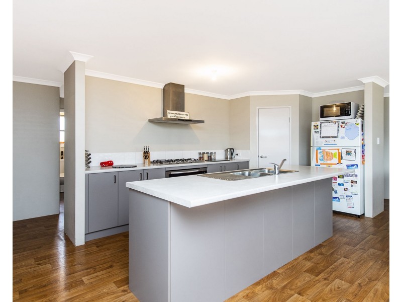 165 Braidwood Drive, Australind WA 6233