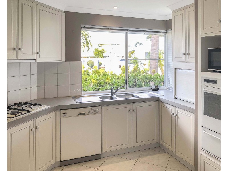 7 Portsea Court, Pelican Point WA 6230