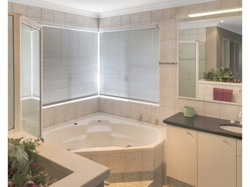 7 Portsea Court, Pelican Point WA 6230