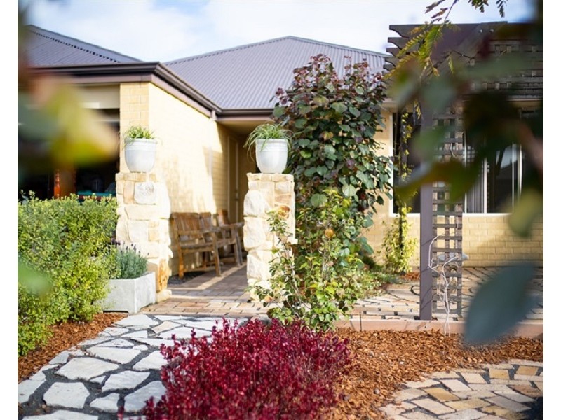 6 Dravite Way, Dalyellup WA 6230