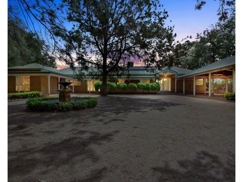 13 Grosmont Glade, Leschenault WA 6233