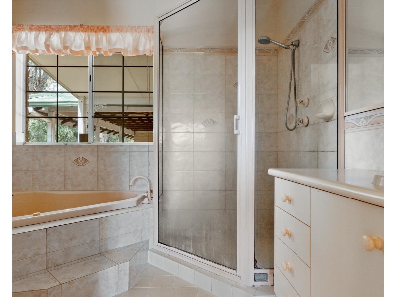 13 Grosmont Glade, Leschenault WA 6233