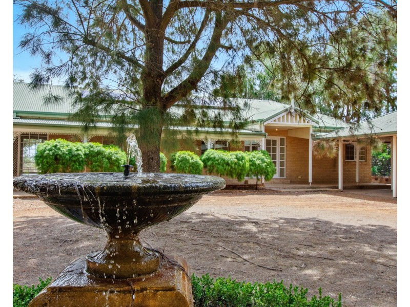 13 Grosmont Glade, Leschenault WA 6233