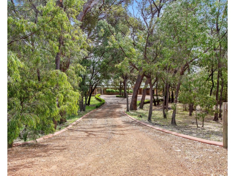 13 Grosmont Glade, Leschenault WA 6233