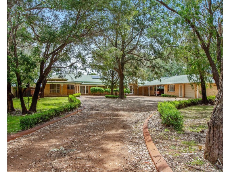 13 Grosmont Glade, Leschenault WA 6233