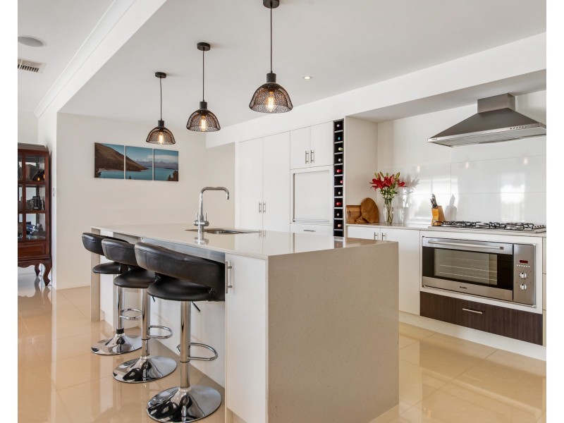 10 Golden Beryl Avenue, Australind WA 6233