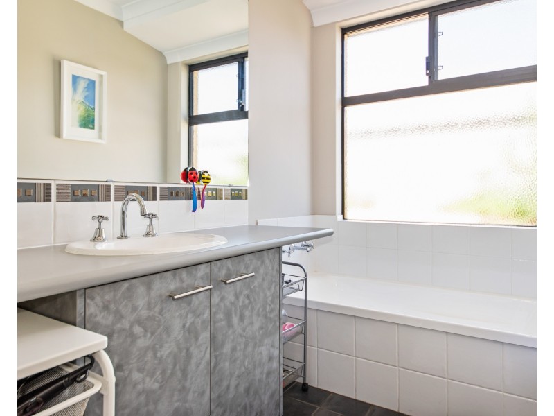 13 Murtin Road, Dalyellup WA 6230