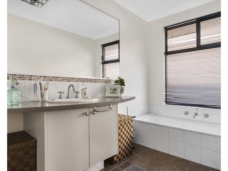 5 Peridot Brace, Australind WA 6233