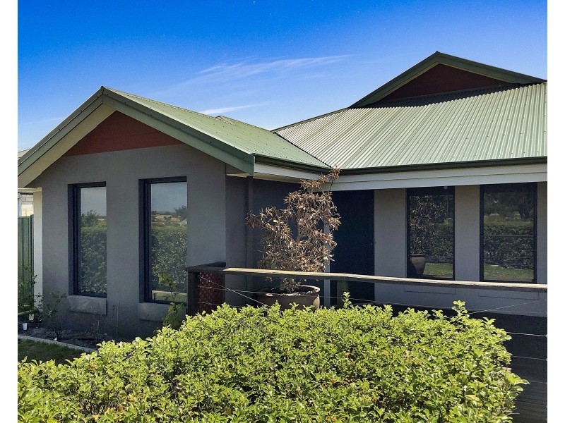 6 Gigondas Street, Yalyalup WA 6280