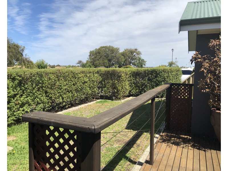 6 Gigondas Street, Yalyalup WA 6280