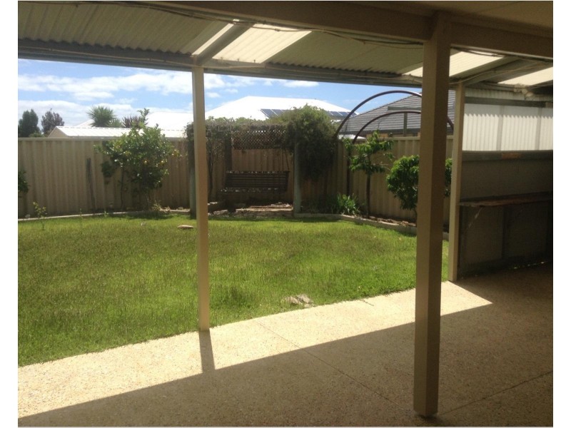 6 Gigondas Street, Yalyalup WA 6280