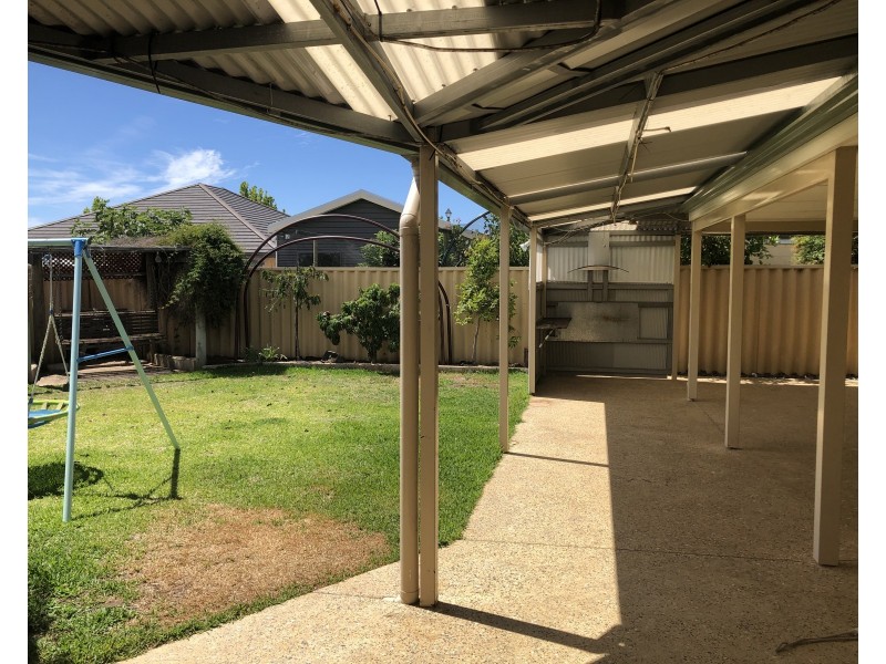 6 Gigondas Street, Yalyalup WA 6280