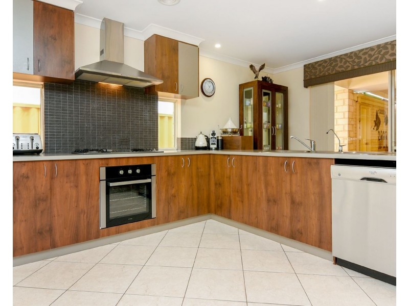 12 Friartuck Rd, Dalyellup WA 6230